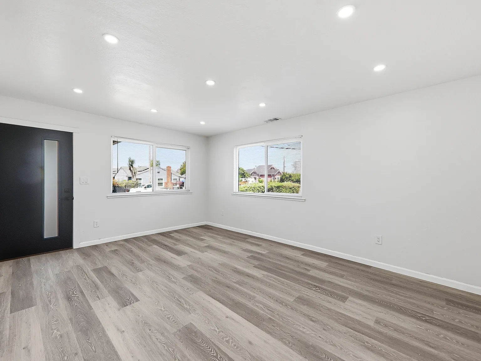 2 bed, 1000 sqft, $3,395 — Photo 3