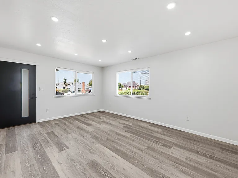 15548 Usher St #1 — Photo 3