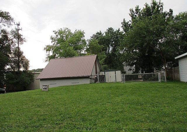 2nd image of 2705 Pinard St