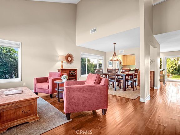 3rd image of 5552 Ridgebury Dr