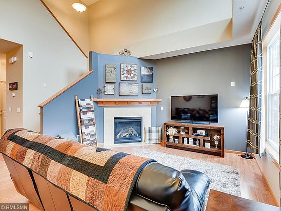 4th image of 1242 Chateau Ave #407