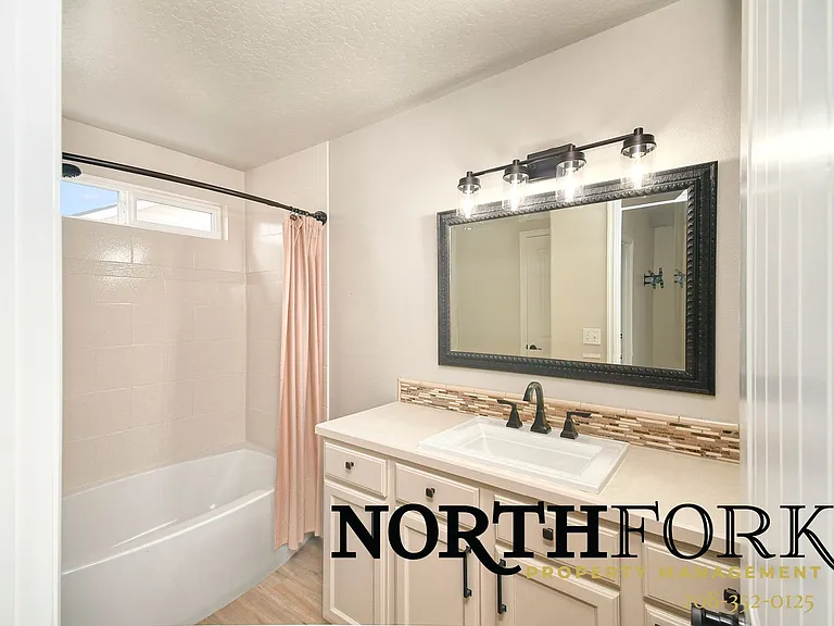 2918 Chester Ln — Photo 9