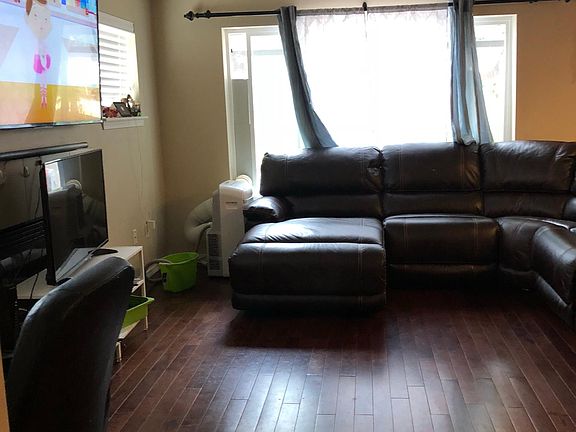 2nd image of 2149 Pleasanton Ct SE