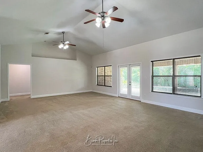 2080 Stennis Dr — Photo 6