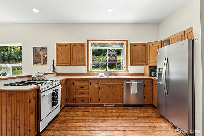 5th image of 10025 333rd Avenue SE
