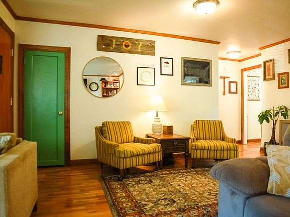 4th image of 1046 Hobson St