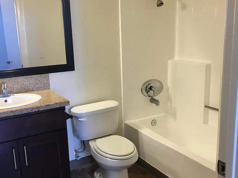 Catalina Apartments — Photo 56