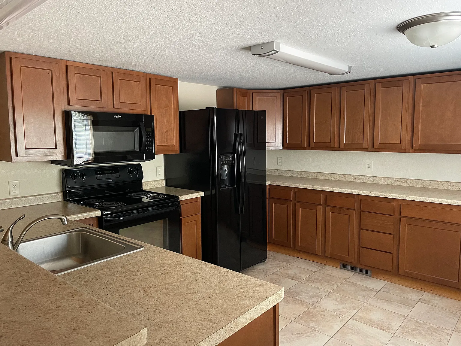 3 bed, 1400 sqft, $1,500 — Photo 4