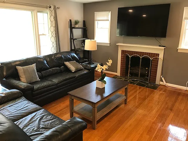 410 Moseley Dr — Photo 4