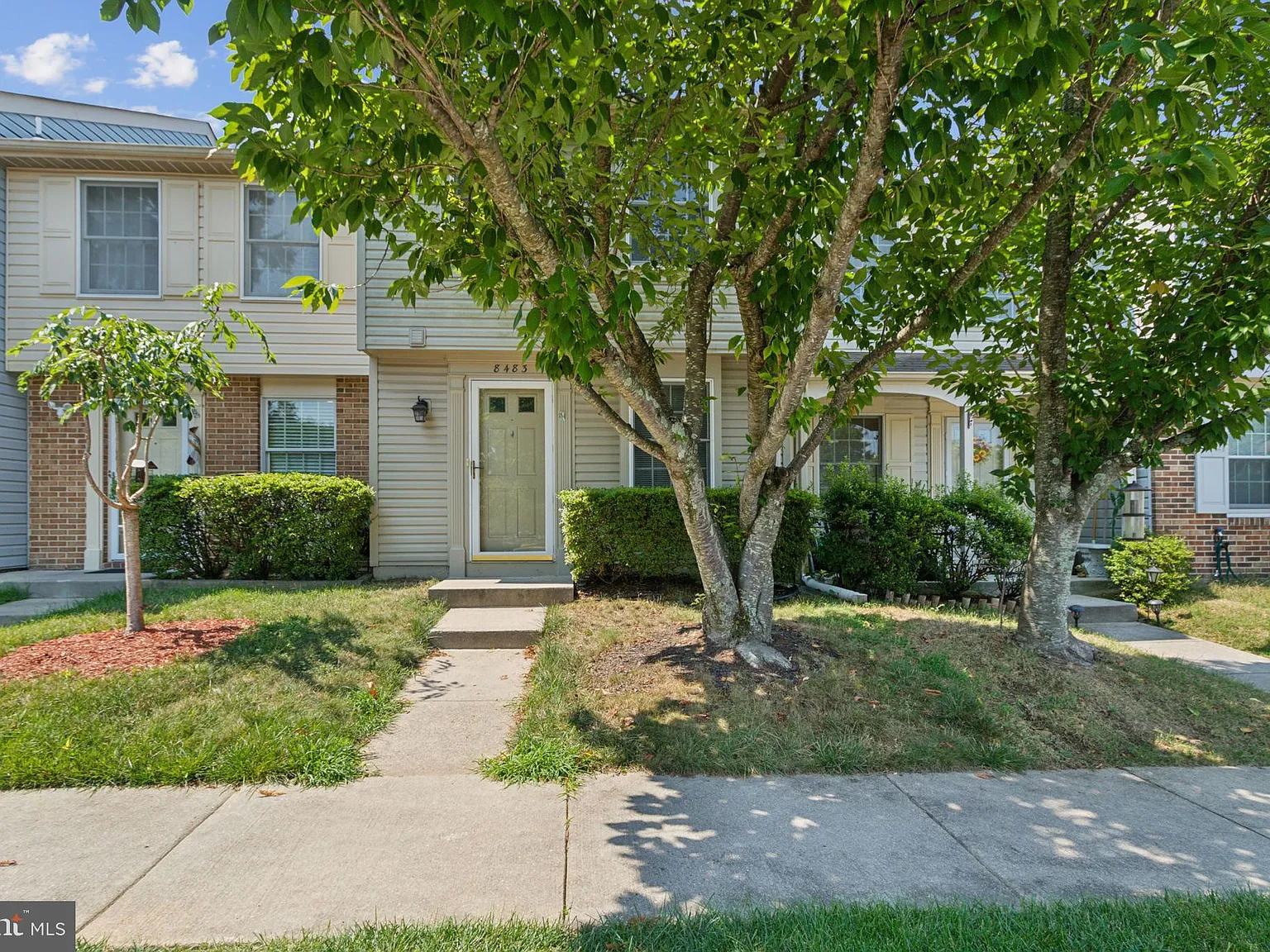 2 bed, 1.5 bath, 945 sqft, $2,500 — Photo 1