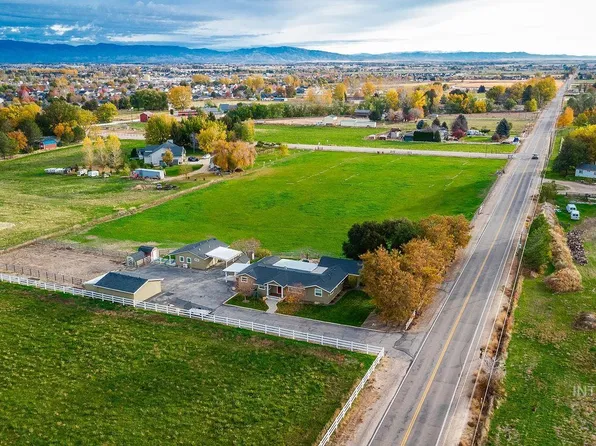 988 W King Rd, Kuna, ID 83634
