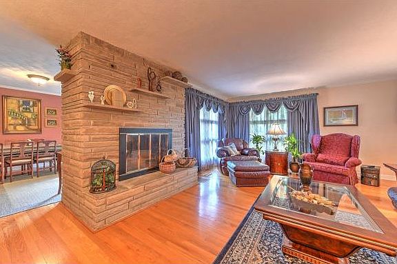 5th image of 587 Dogwood Dr