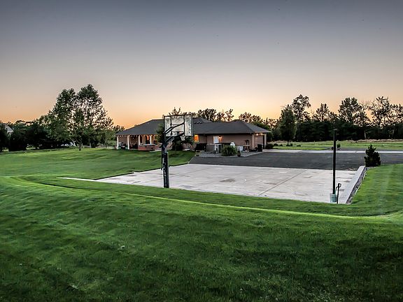 3rd image of 158 Blackberry Ln