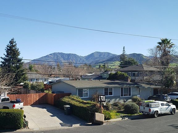 3rd image of 1567 Sutherland Ct