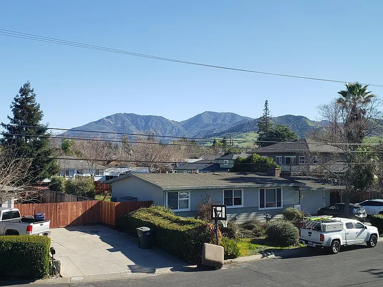 1567 Sutherland Ct — Photo 3