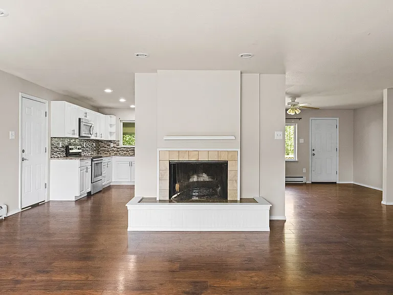 1110 22nd Ave #A — Photo 2