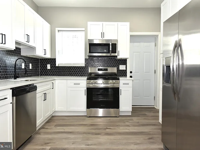 2225 W Baltimore St — Photo 7
