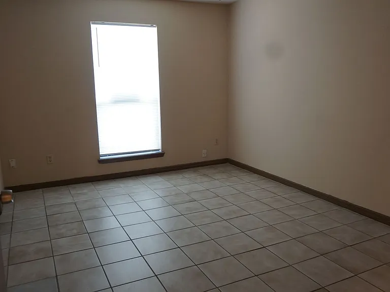 5558 Bennington Dr — Photo 5