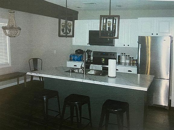 5th image of 612 N 8th Ave