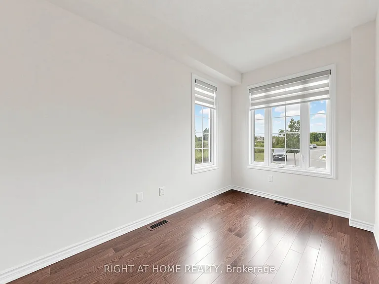 90 Laing Dr — Photo 24