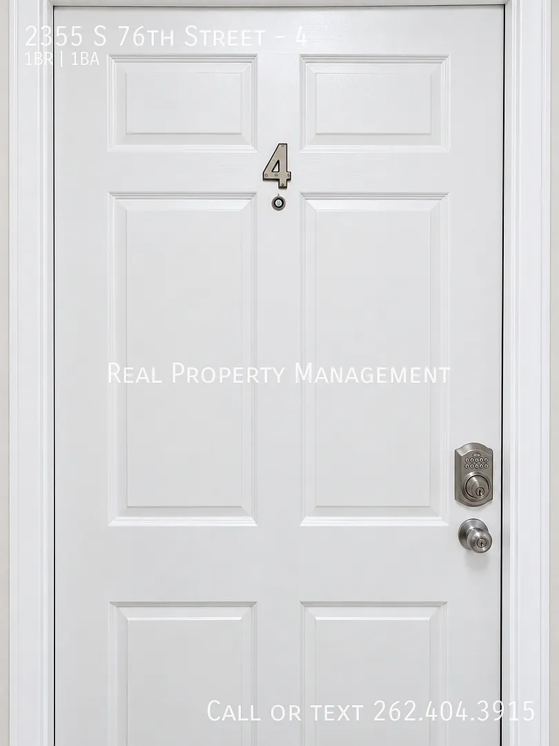 Cozy 1-Bedroom Living with Garage Parking in a Convenient West Allis Location — Photo 3