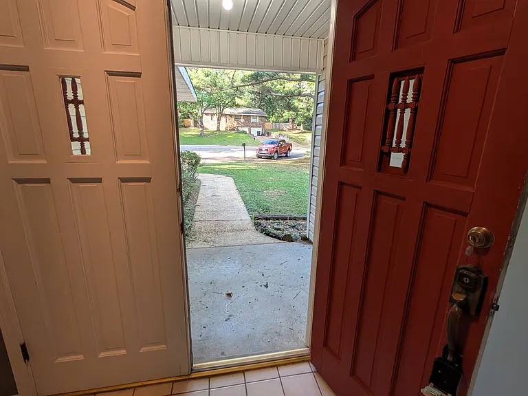 1605 Teresa Cir — Photo 4