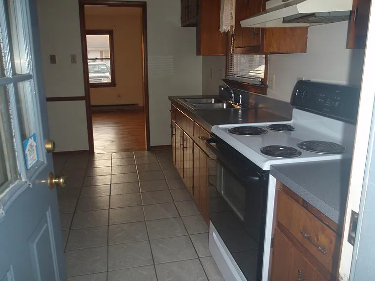 131 N Linden Ave — Photo 2