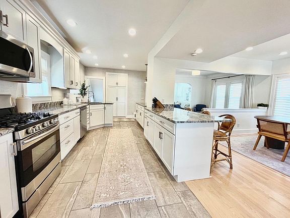 3rd image of 264 Ridgemont Rd
