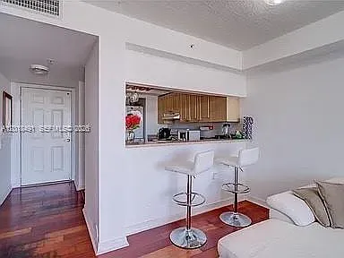 102 SW 6th Ave #405 — Photo 5