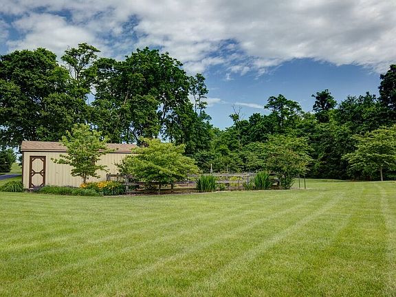 3rd image of 141 Clayhill Dr