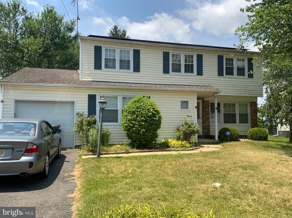20 Longwood Dr, Burlington, NJ 08016