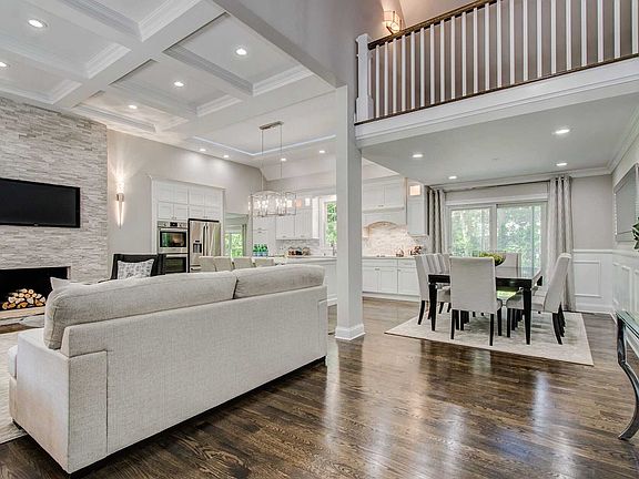 2nd image of 21 Melody Ln