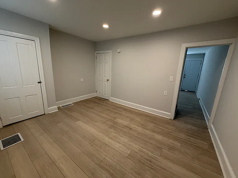 1114 Lancaster Ave — Photo 4