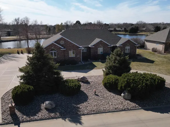 5903 Pheasant Run Ave, Hastings, NE 68901