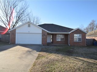 906 SW Navajo Dr, Bentonville, AR 72712