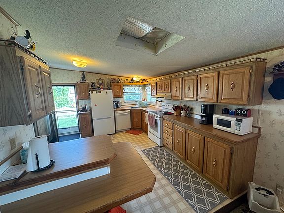 4th image of 12239 4th St