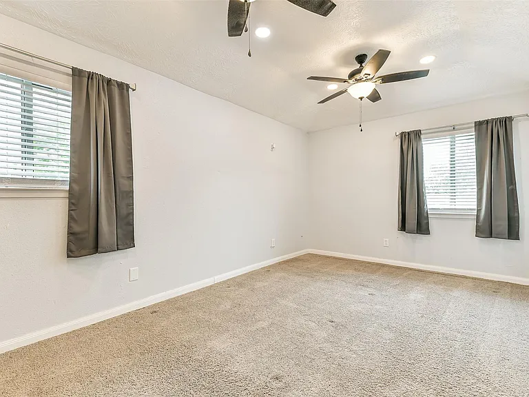 207 Woodvale Dr — Photo 19