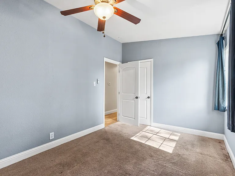 2nd smaller bedroom