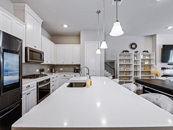 3rd image of 4412 Grady Ln