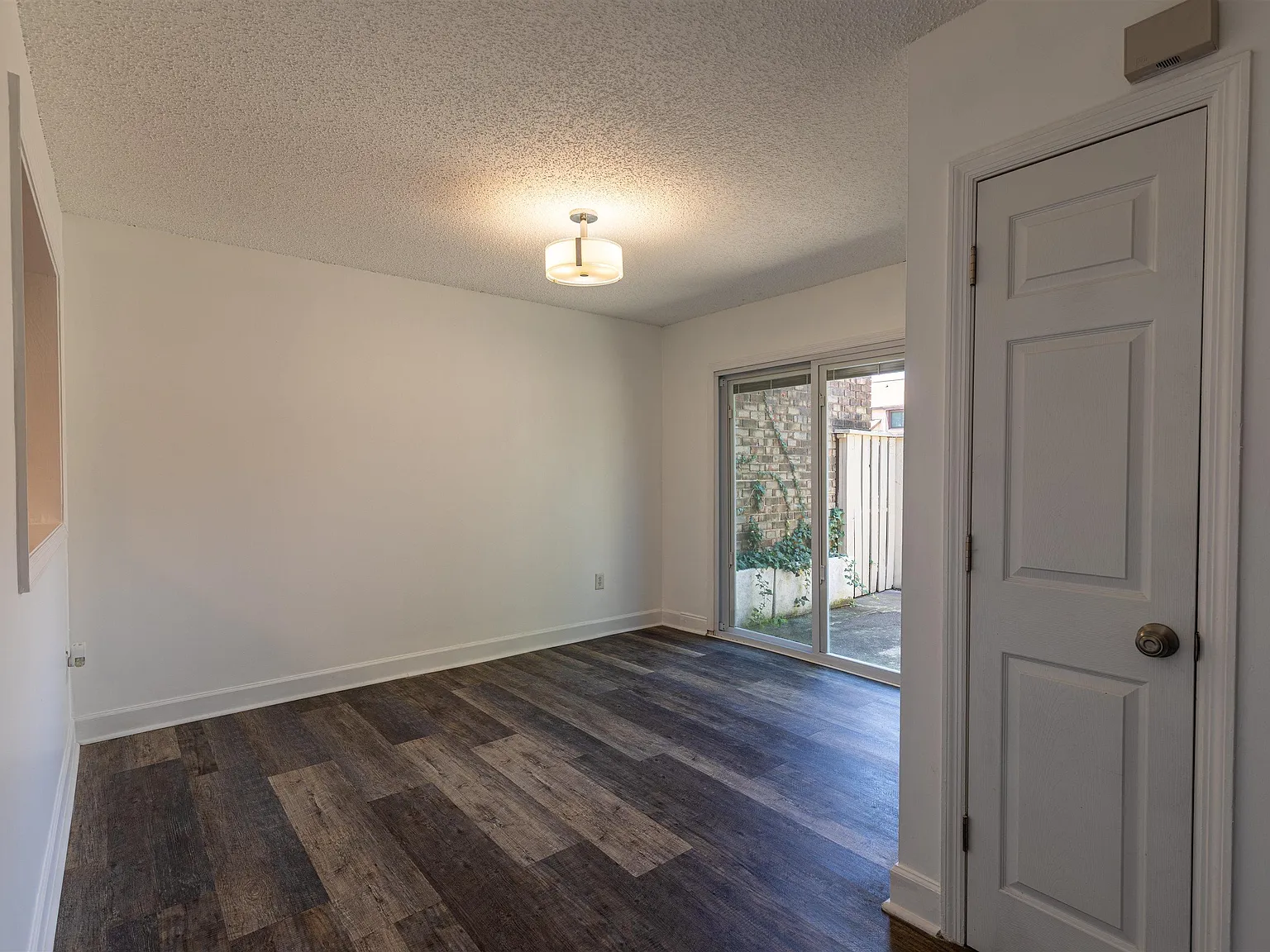 2 bed, 1266 sqft, $1,500 — Photo 4