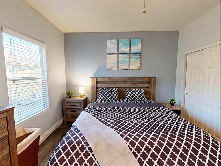 136 Bloomsbury Ave — Photo 36