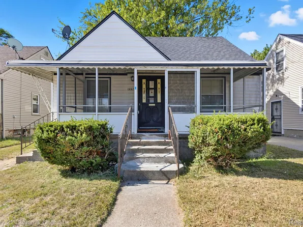 19977 Santa Barbara Dr, Detroit, MI 48221