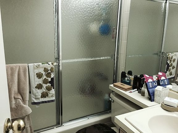 5th image of 75 Essex Dr APT 1C