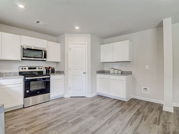 5th image of 12683 Pine Forest Ct