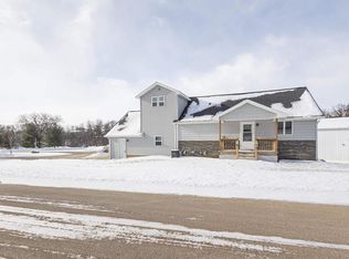 225 3rd St, Benton, WI 53803