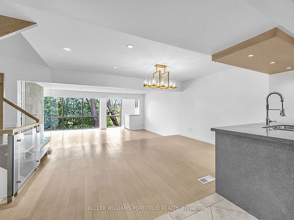 3rd image of 59 Cricklewood Cres