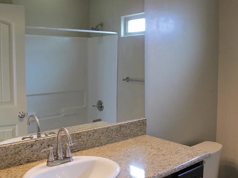 2524 E Lind Rd — Photo 49