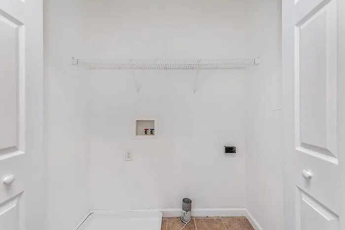 2360 Colfax Ln — Photo 15