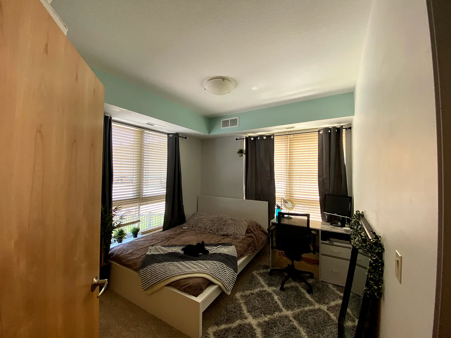 2600 University Ave SE — Photo 4