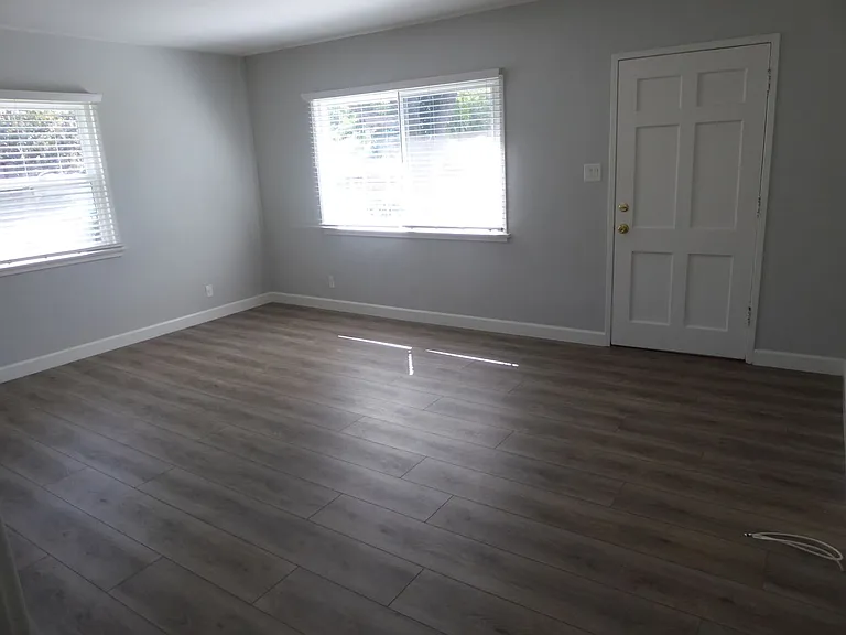 2031 N Parish Pl — Photo 14